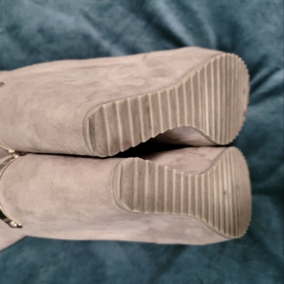 Juicy Couture Taupe Kasia Wedge Boots/Booties 8 - Picture 7 of 9